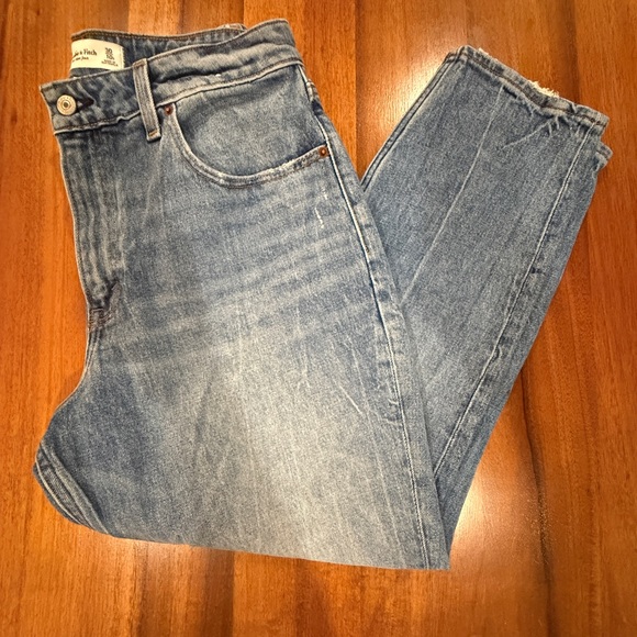 Abercrombie & Fitch Denim - Abercrombie & Fitch High Rise Mom Curve Love Jeans 30 Short